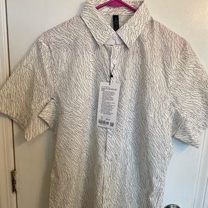 Down to the Wire SS Lululemon Shirt - Mens M